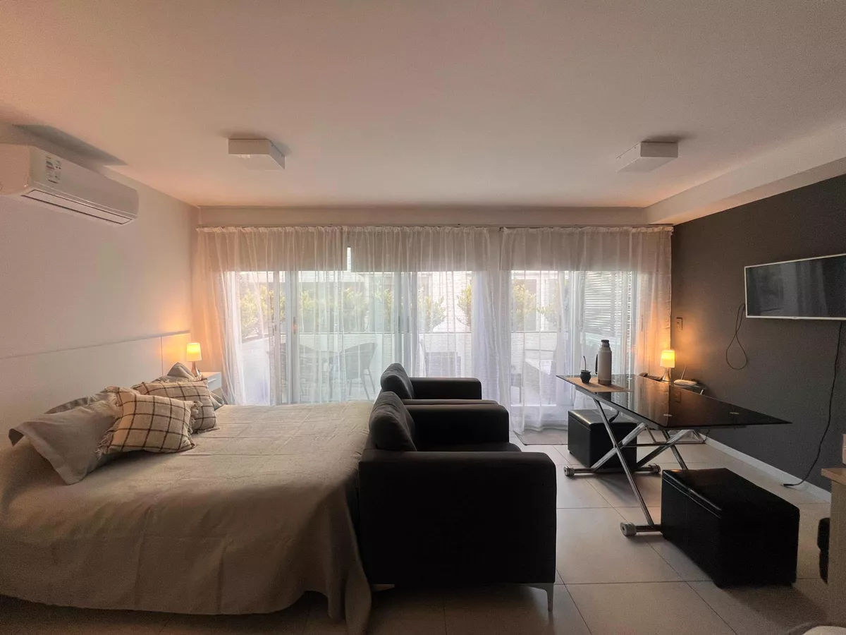 Moderno Monoambiente con Garage y Terraza en Punta del Este