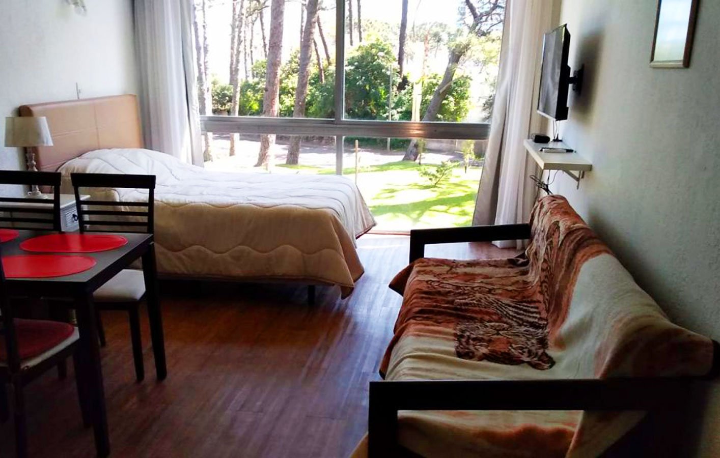 Completo Monoambiente cerca de Playa Mansa